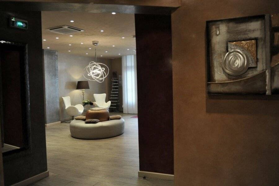 Mercure Paris Bastille Marais lobby