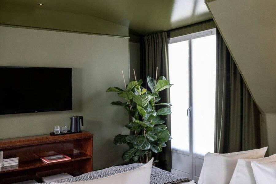 Hôtel La Conversation hotel bedroom