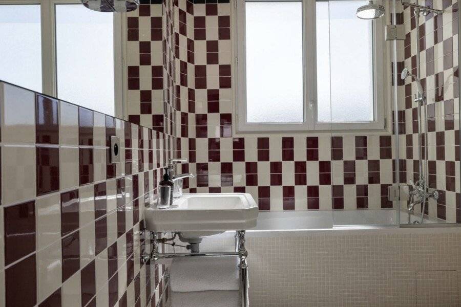 Hôtel La Conversation bathtub