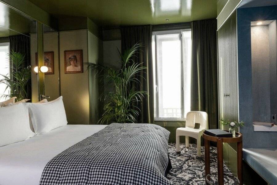 Hôtel La Conversation hotel bedroom