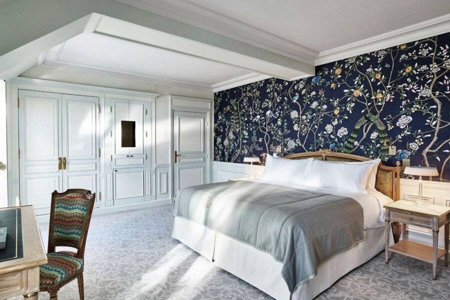 Le Meurice – Dorchester Collection hotel bedroom