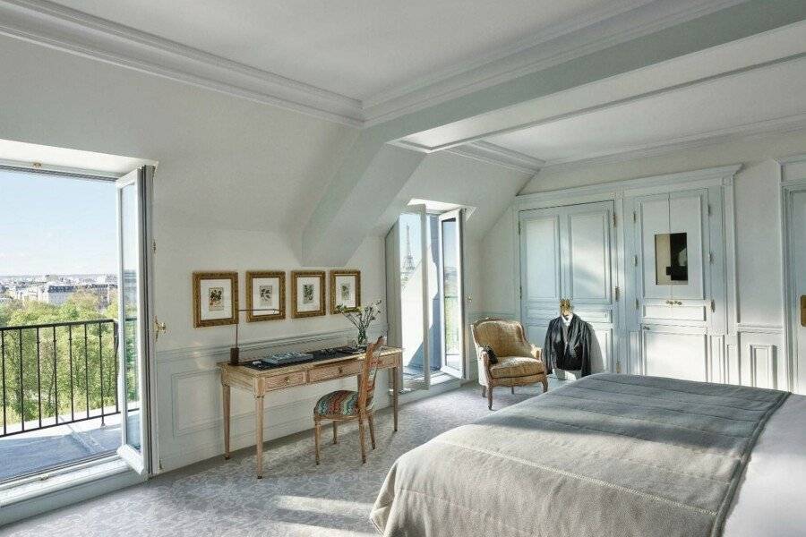 Le Meurice – Dorchester Collection hotel bedroom,balcony,ocean view