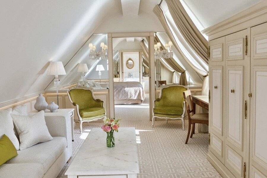 Le Meurice – Dorchester Collection hotel bedroom