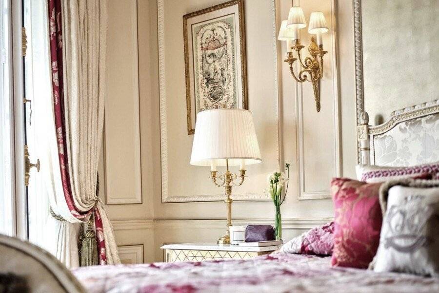 Le Meurice – Dorchester Collection hotel bedroom