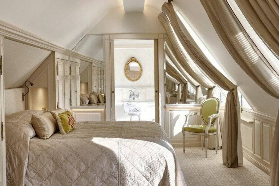 Le Meurice – Dorchester Collection hotel bedroom