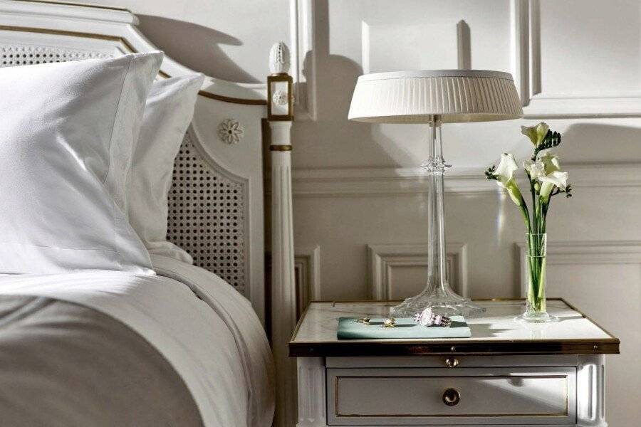 Le Meurice – Dorchester Collection hotel bedroom