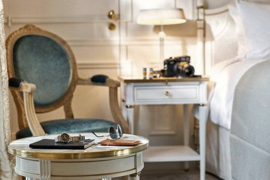 Le Meurice – Dorchester Collection hotel bedroom