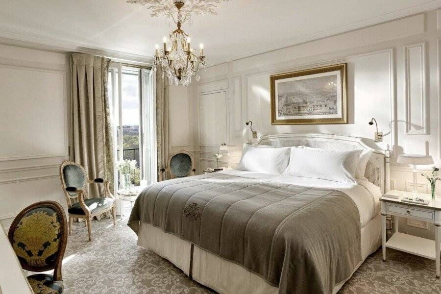 Le Meurice – Dorchester Collection hotel bedroom