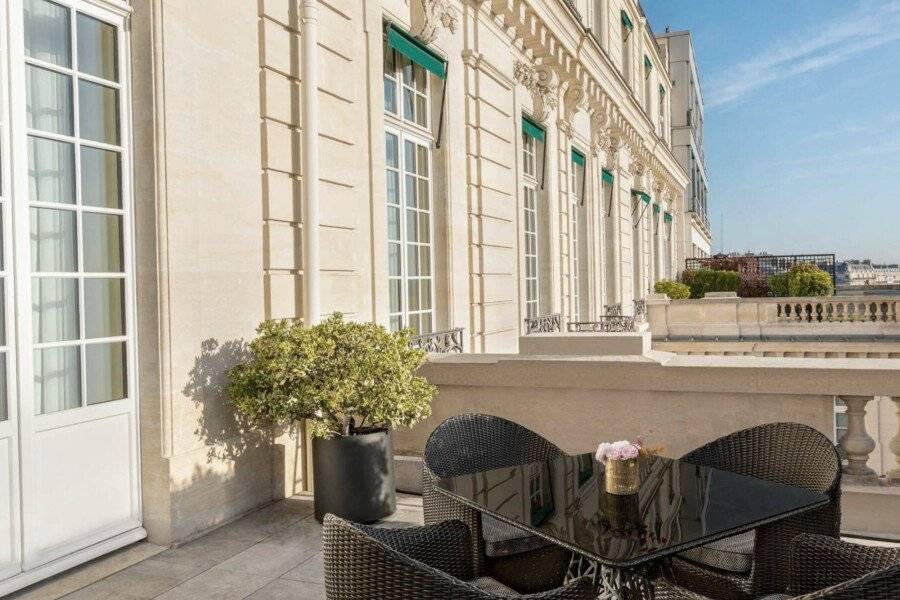 Shangri-La Paris balcony,hotel facade,ocean view