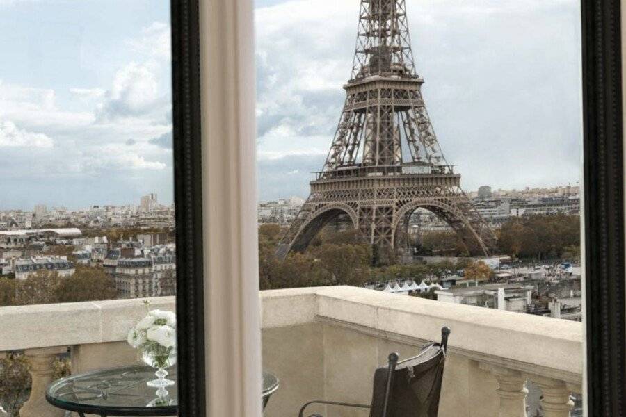 Shangri-La Paris balcony,ocean view