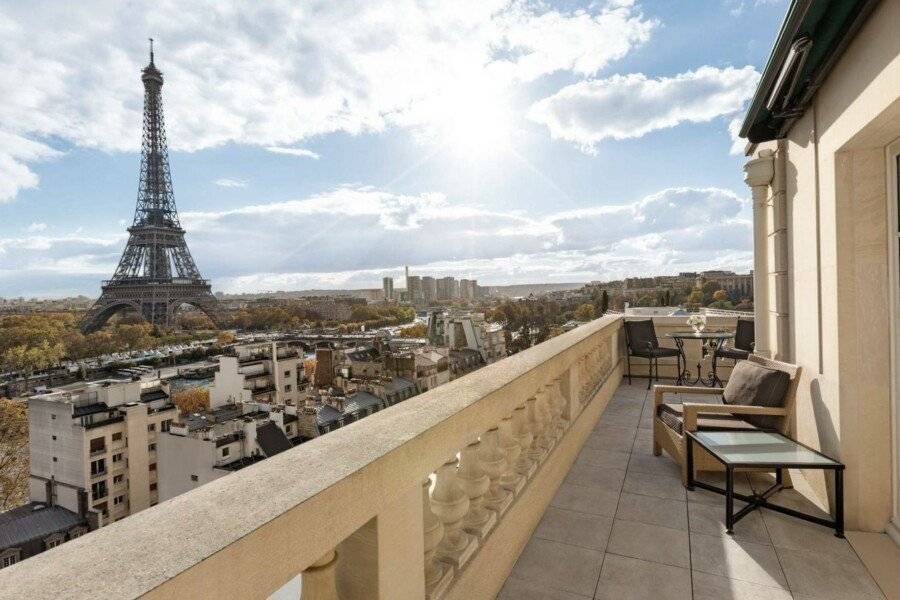 Shangri-La Paris balcony,ocean view