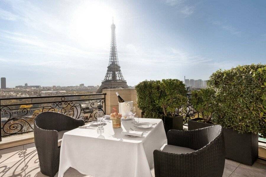 Shangri-La Paris balcony,ocean view