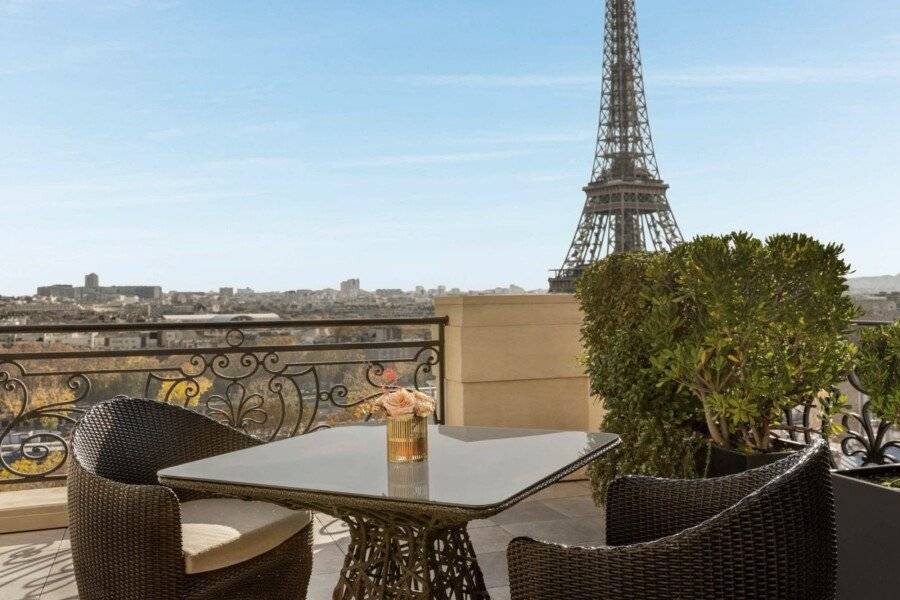 Shangri-La Paris balcony,ocean view