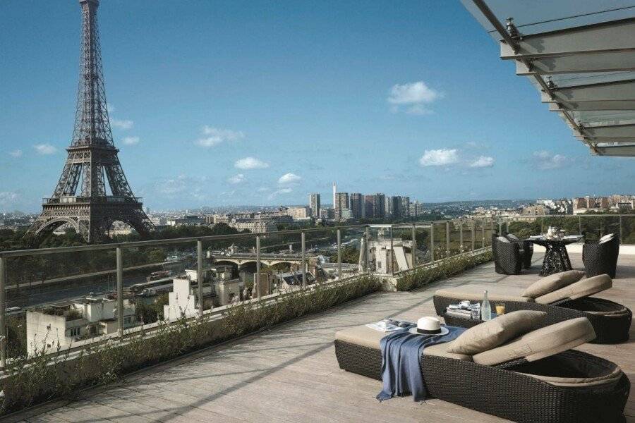 Shangri-La Paris balcony,ocean view