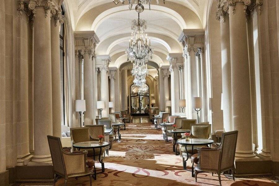 Hôtel Plaza Athénée lobby