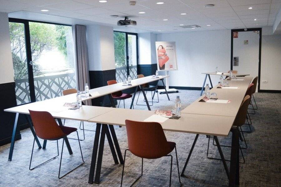 Ibis Paris Tour Eiffel Cambronne 15ème conference room,meeting room