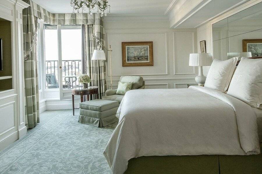 Four Seasons Hotel George V Paris hotel bedroom