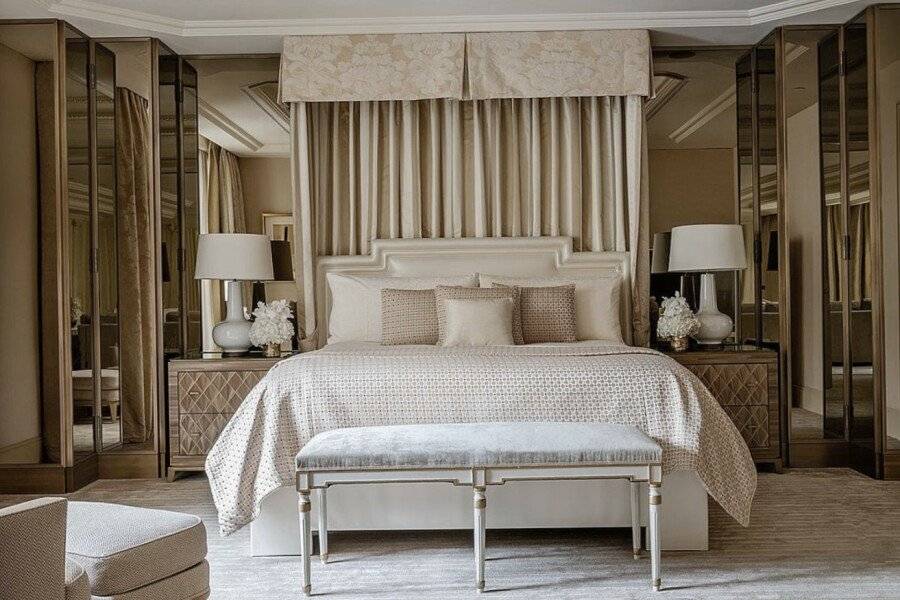 Four Seasons Hotel George V Paris hotel bedroom