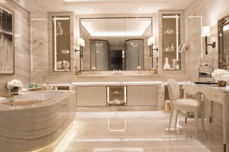 Four Seasons Hotel George V Paris bathtub