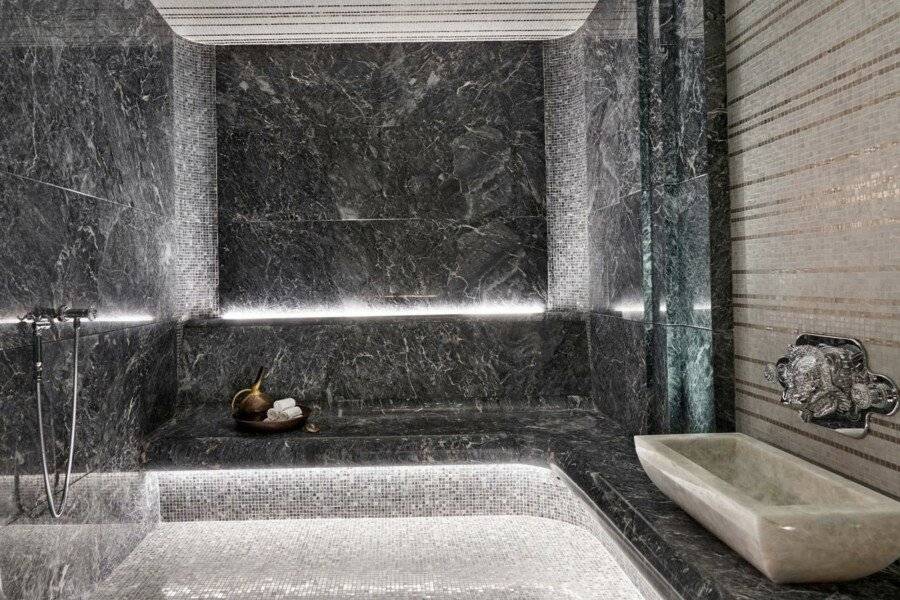 Four Seasons Hotel George V Paris bathtub,spa,