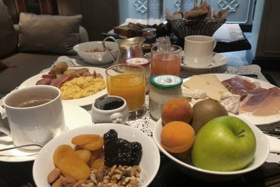 Hotel de Montesquieu breakfast