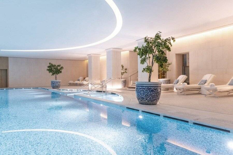 The Peninsula Paris indoor pool,spa