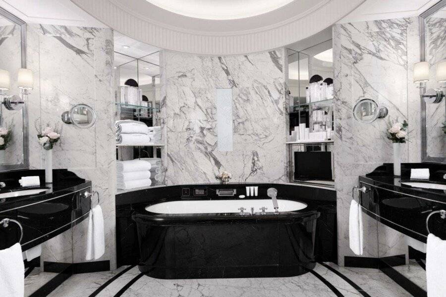 The Peninsula Paris bathtub