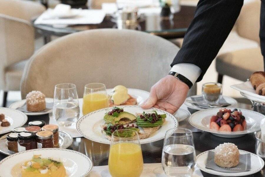 The Peninsula Paris restaurant,breakfast