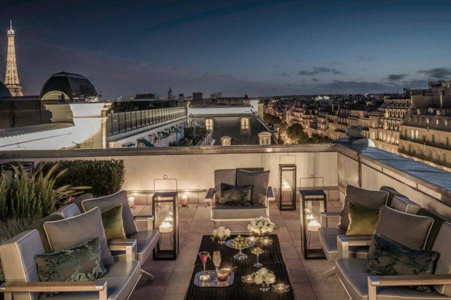 The Peninsula Paris rooftop pool,ocean view