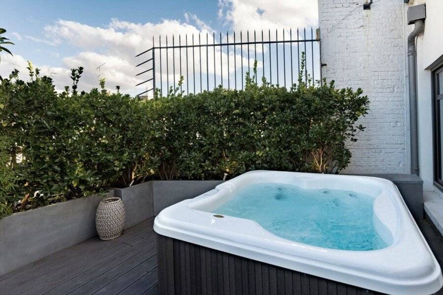 Le Cinq Codet jacuzzi