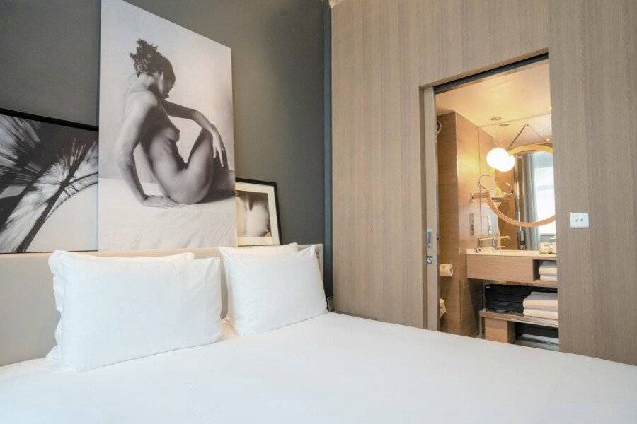 Le Cinq Codet hotel bedroom