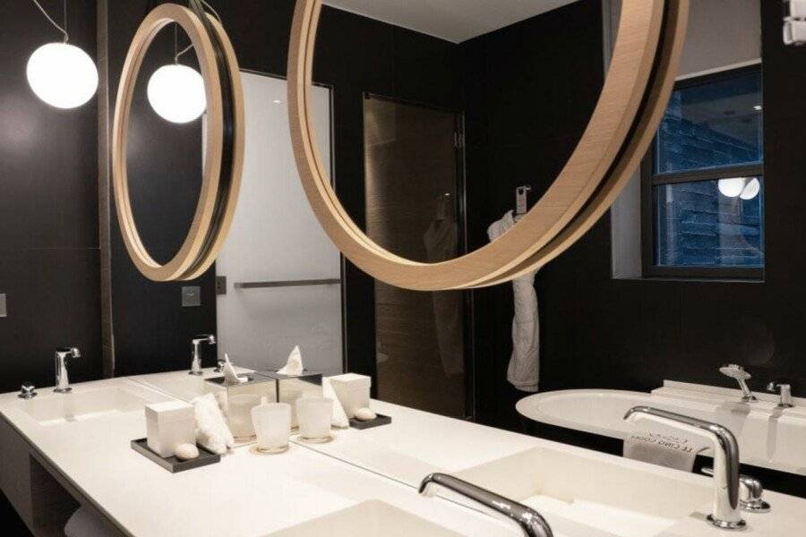 Le Cinq Codet bathtub