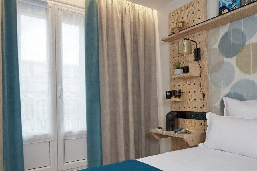 Locomo Paris Gare de Lyon Bastille hotel bedroom