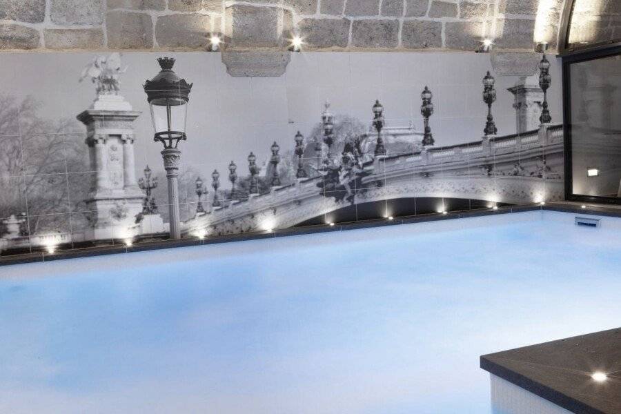 Hotel La Lanterne & Spa indoor pool,