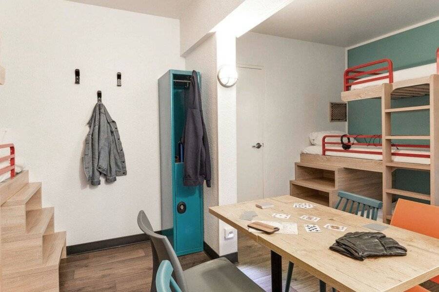 hotelF1 Paris Porte de Châtillon hotel bedroom
