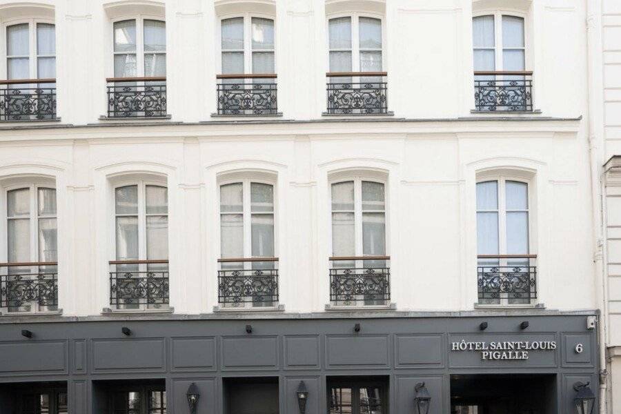 Hotel Saint-Louis Pigalle facade