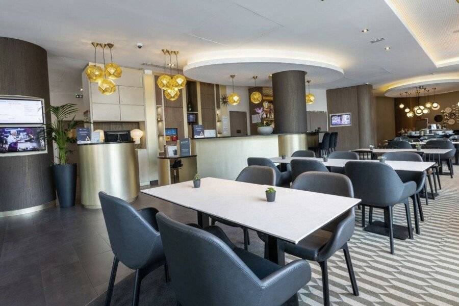 Novotel Suites Paris Expo Porte de Versailles lobby, restaurant, bar