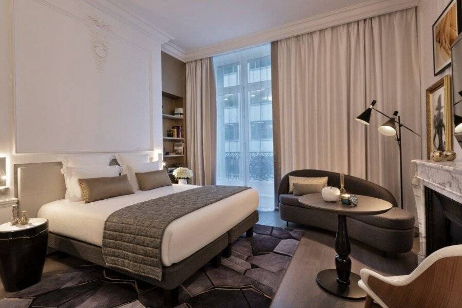 La Clef Champs-Élysées Paris by The Crest Collection hotel bedroom