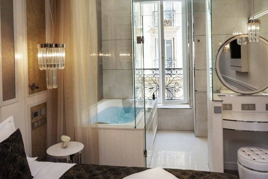 Paris j'Adore Hotel & Spa hotel bedroom,bathtub