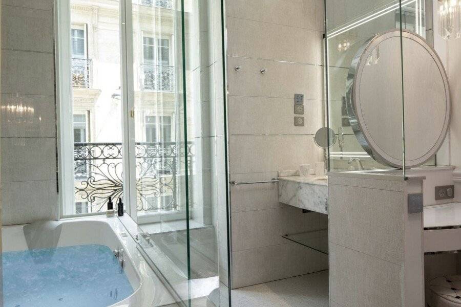 Paris j'Adore Hotel & Spa bathtub