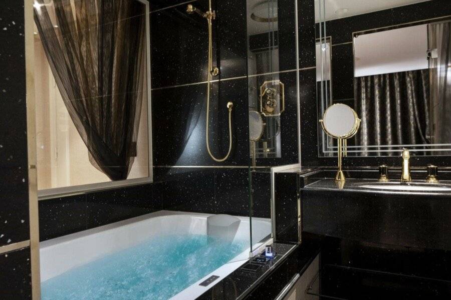 Paris j'Adore Hotel & Spa bathtub,jacuzzi