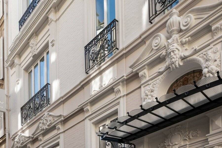 Paris j'Adore Hotel & Spa facade