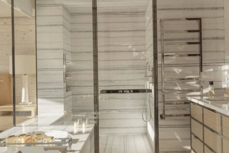 Cheval Blanc Paris & Dior Spa Cheval Blanc Paris bathtub