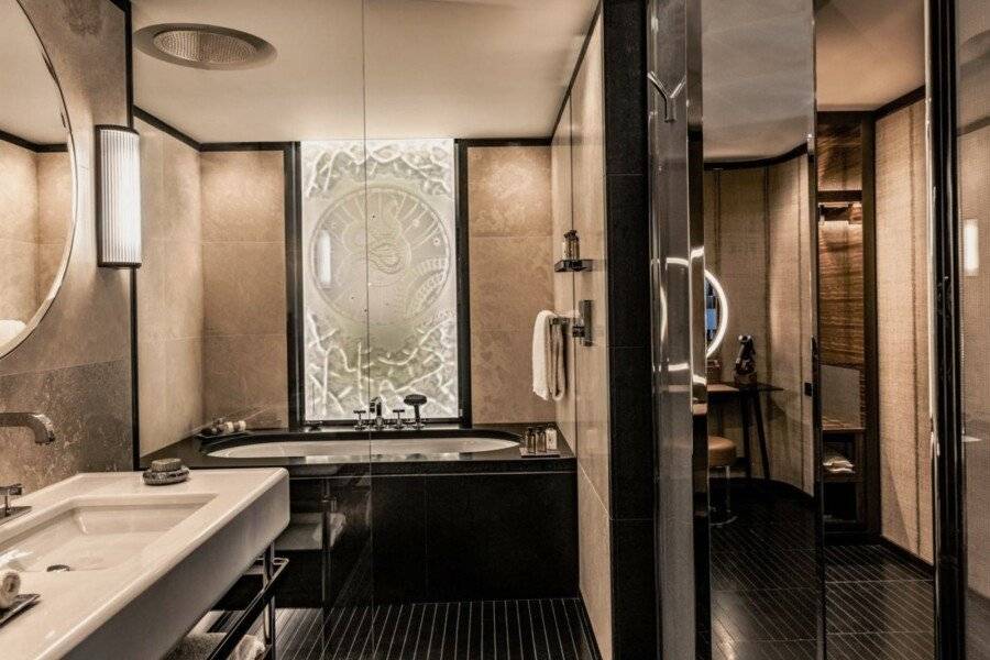 Bulgari Hotel Paris bathtub