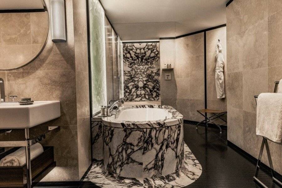 Bulgari Hotel Paris bathtub