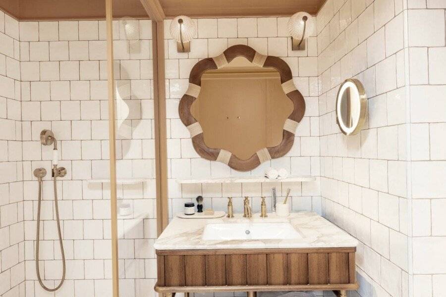 La Fantaisie bathtub