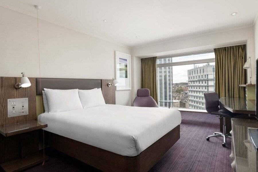 Hilton Metropole hotel bedroom