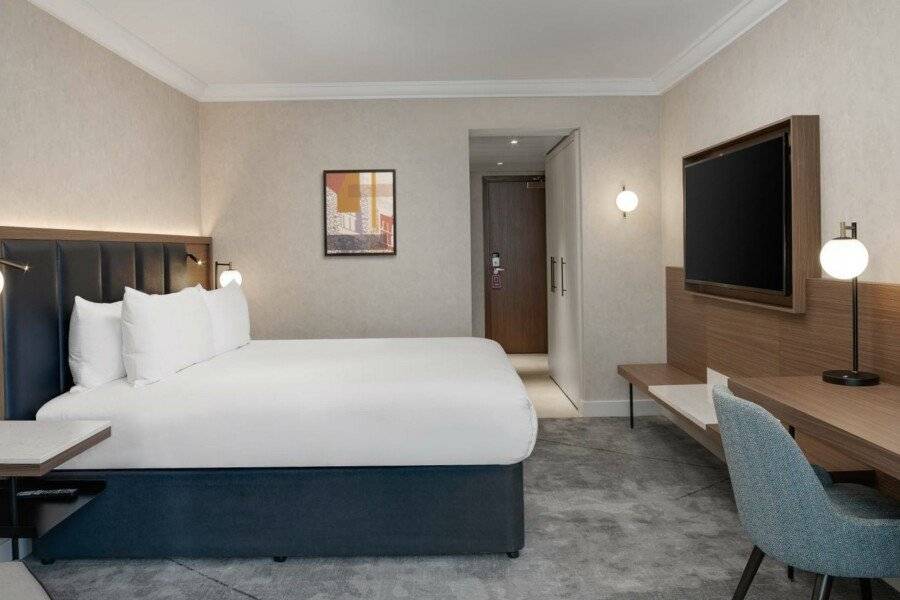 Hilton Metropole hotel bedroom