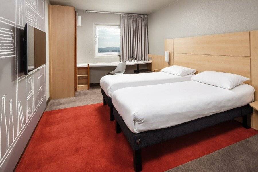 ibis London Wembley hotel bedroom