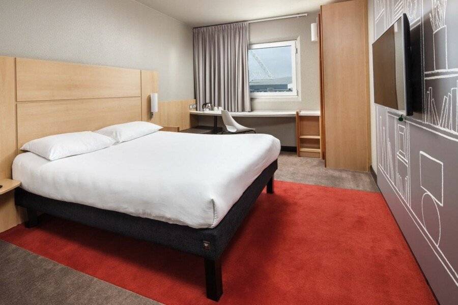 ibis London Wembley hotel bedroom